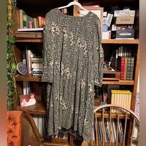 Patterned tan and black dress, size 8